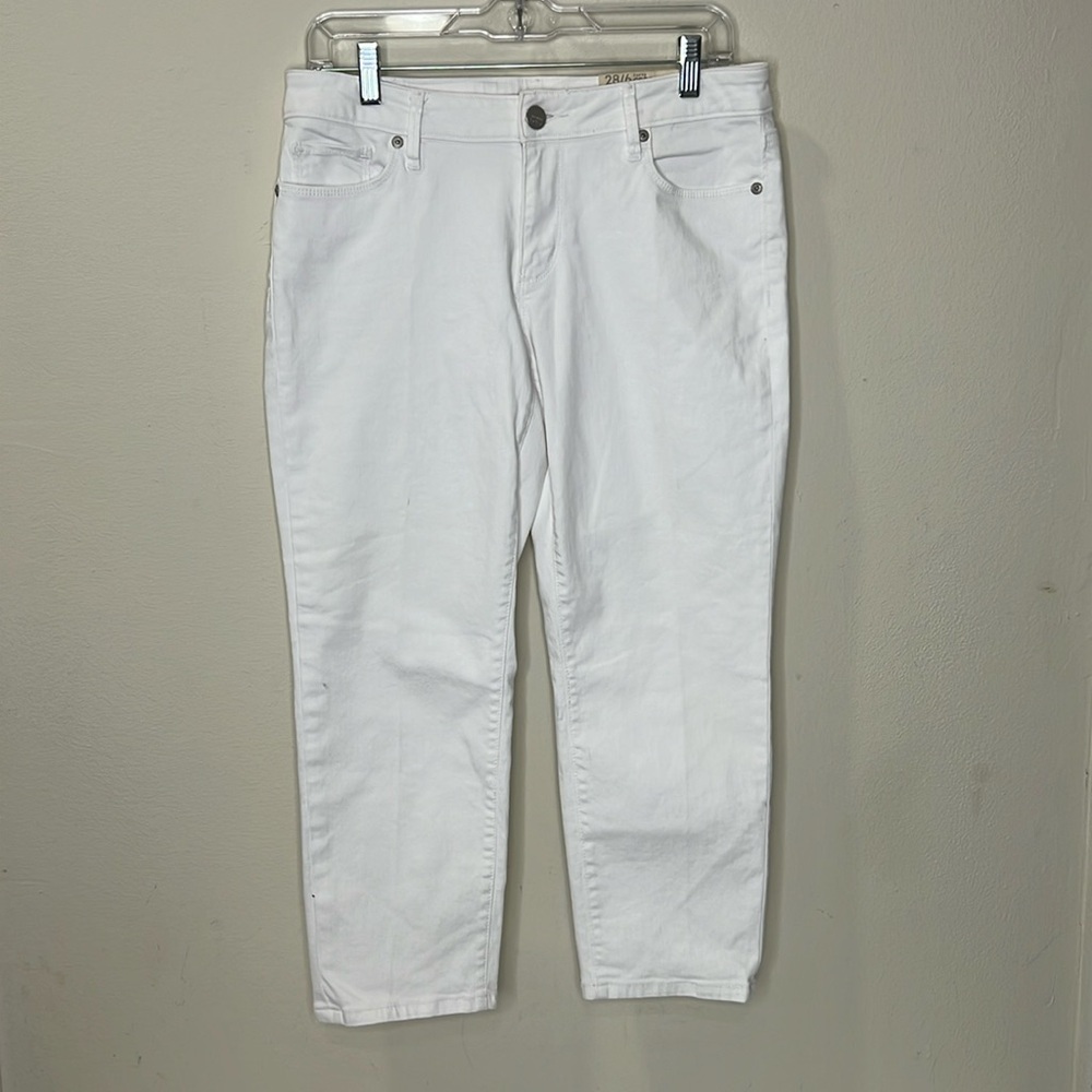 Ann Taylor LOFT White Curvy Crop Contoured to flatter hip and thigh